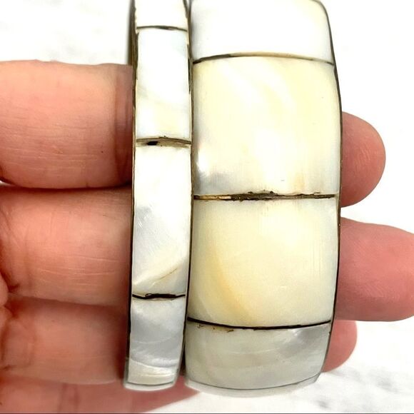Mother of Pearl vintage bracelet bangles - set of 2 - Picture 5 of 9